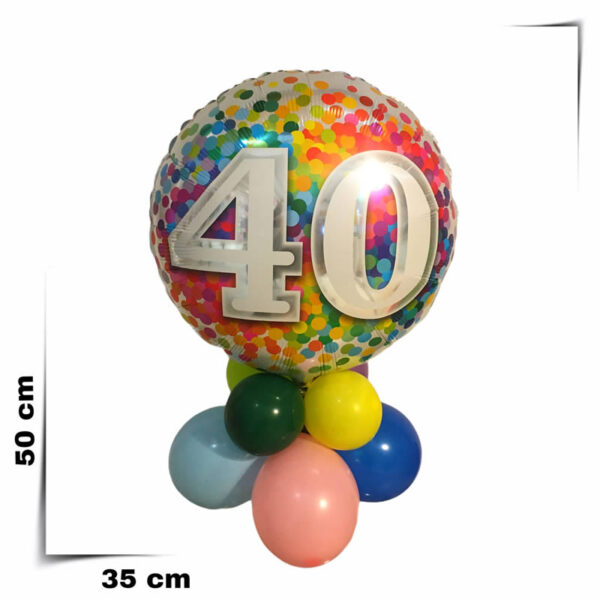 Composizione palloncini già gonfiati con palloncino grande 40 anni Multicolor da 46 cm. Bellissime composizioni a palloncini centrotavola perfette per festeggiare i 40 anni e rendere originale la vostra festa!!! Non dimenticare di scegliere la scritta personalizzata nel palloncino nel palloncino stesso, per esempio il nome del festeggiato!