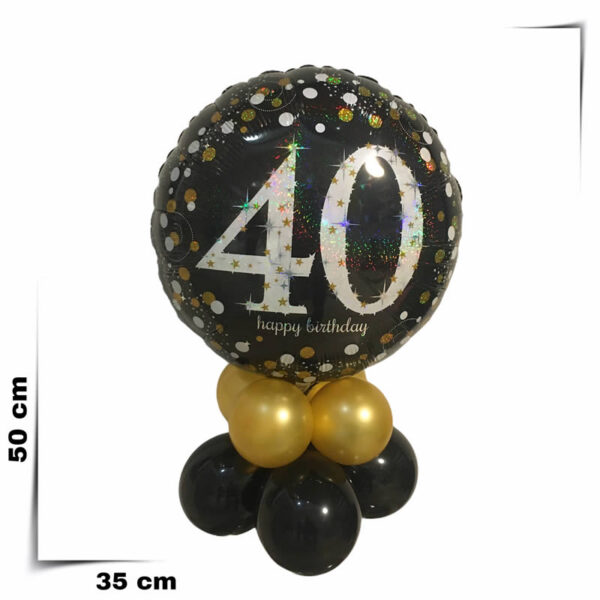 Centrotavola composizione di palloncini già gonfiati con palloncino grande 40 anni Prestige da 46 cm. Bellissime composizioni a palloncini centrotavola perfette per festeggiare i 40 anni e rendere originale la vostra festa!!! Non dimenticare di scegliere la scritta personalizzata nel palloncino nel palloncino stesso, per esempio il nome del festeggiato!